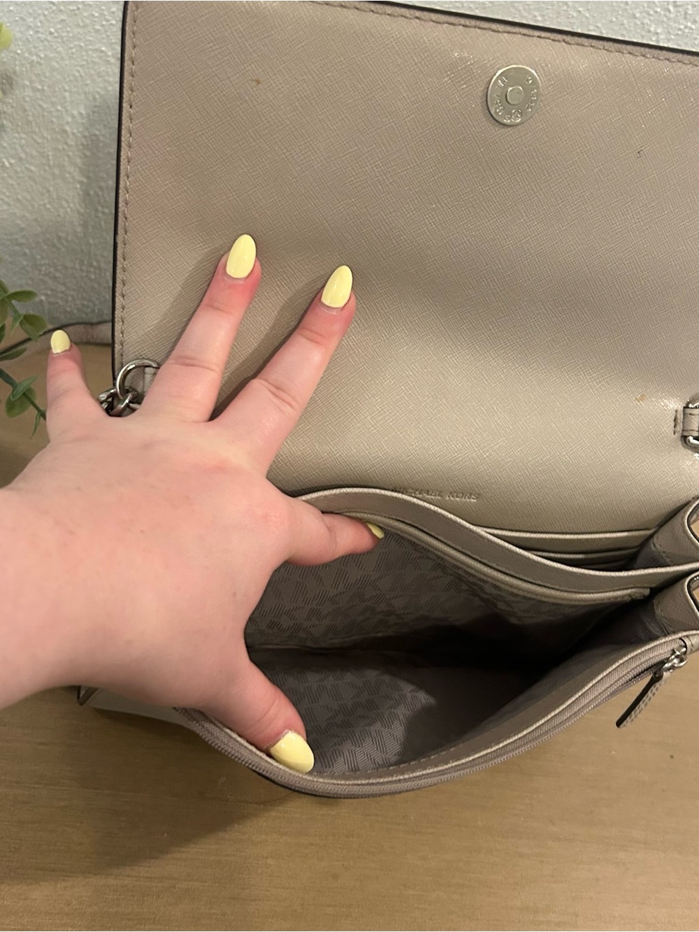 Michael Kors Beige Tan/Grey Crossbody Bag - Picture 5 of 10